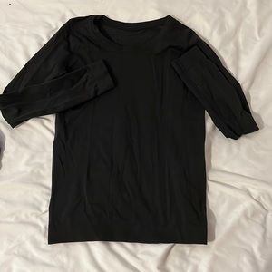 Black lululemon swiftly tech loose fit